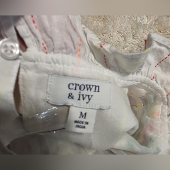 Crown & Ivy White w/ multicolored embroidered floral flutter sleeve top Sz M NWT - Picture 4 of 7